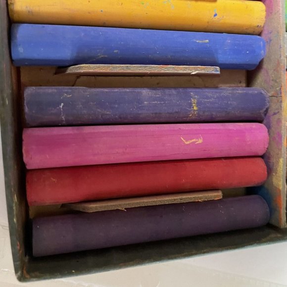 Sargent School Chalk Crayons Colors Pastels 24 Brilliant Dustless 6" x 6" - Picture 5 of 9